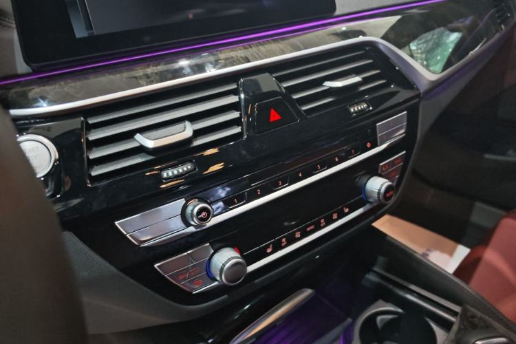 Used BMW 5 Series 2018 Restyled 530Li Leading Edition M Sport Package Interior 5