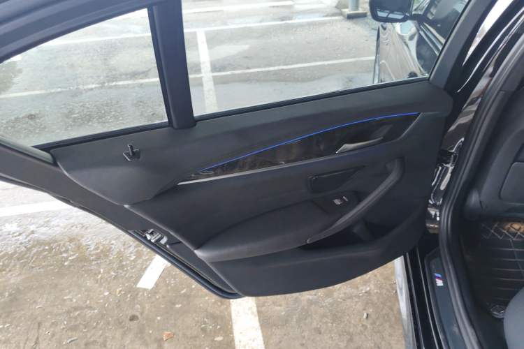 Used BMW 5 Series 2018 525Li M Sport Package Interior 5