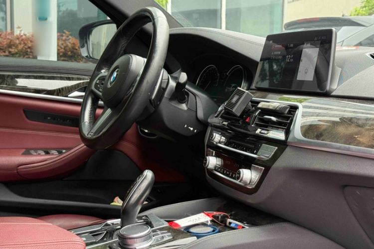 Used BMW 5 Series 2018 Facelifted 530Li xDrive M Sport Package Interior 6