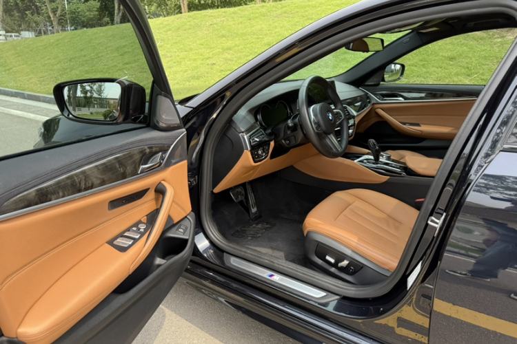 Used BMW 5 Series 2018 Restyled 530Li Leading Edition M Sport Package Interior 6