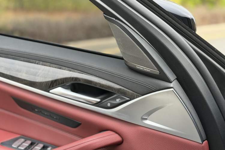 Used BMW 5 Series 2018 Restyled 530Li Leading Edition M Sport Package Interior 6