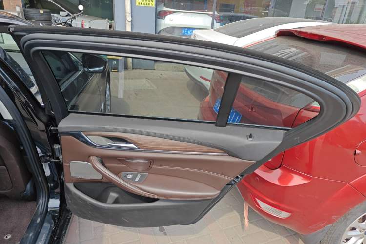 Used BMW 5 Series 2018 530Li xDrive Luxury Package Interior 6