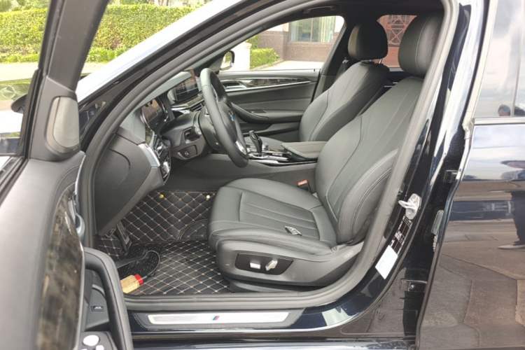 Used BMW 5 Series 2018 525Li M Sport Package Interior 7