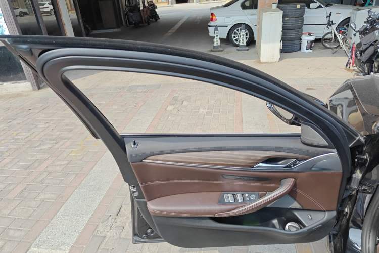 Used BMW 5 Series 2018 530Li xDrive Luxury Package Interior 7