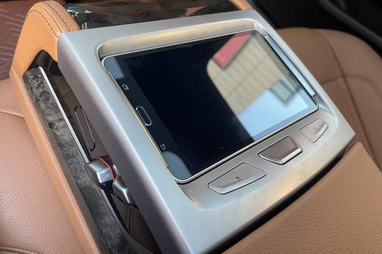 Used BMW 5 Series 2018 Restyled 530Li Luxury Edition M Sport Package Interior 8