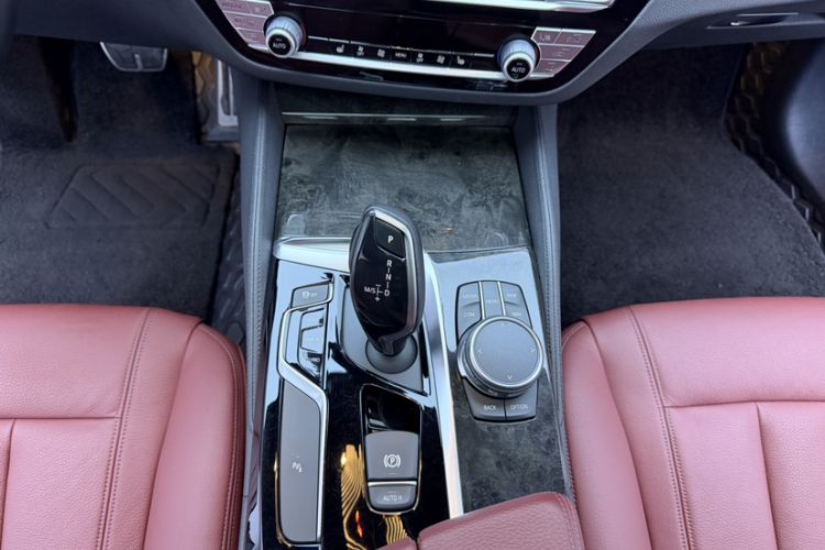 Used BMW 5 Series 2018 Facelifted 530Li xDrive M Sport Package Interior 8