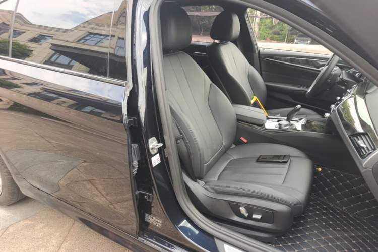 Used BMW 5 Series 2018 525Li M Sport Package Interior 8