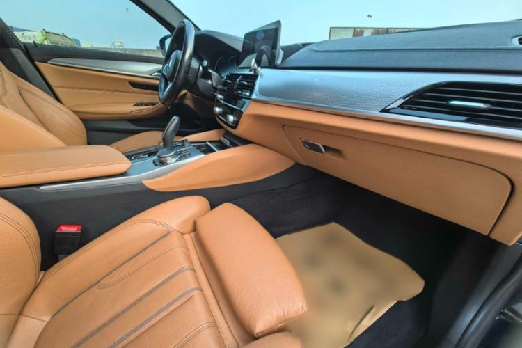 Used BMW 5 Series 2018 525i M Sport Package Interior 8