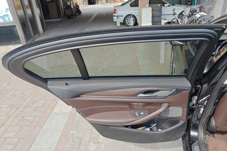 Used BMW 5 Series 2018 530Li xDrive Luxury Package Interior 8