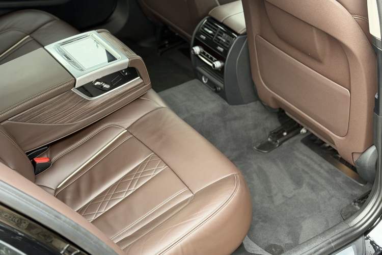Used BMW 5 Series 2018 530Li Luxury Edition Premium Package Interior 8