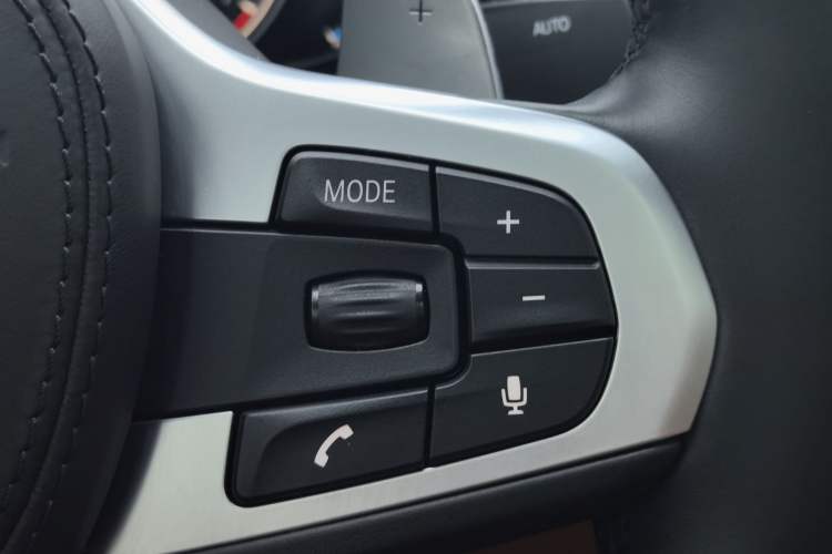 Used BMW 5 Series 2018 530Li Leading Model M Sport Package Interior 8