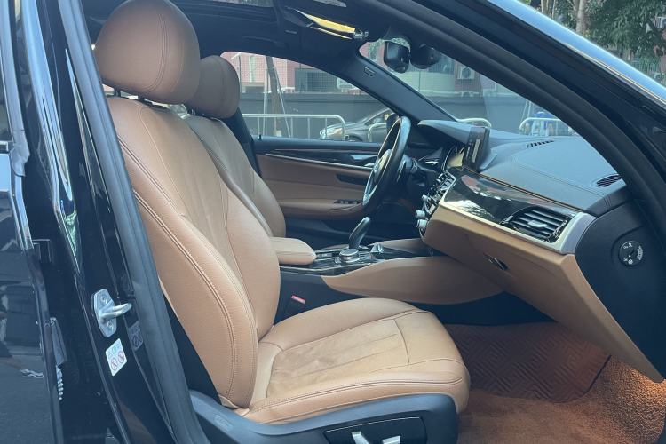 Used BMW 5 Series 2018 Restyled 530Li Luxury Edition M Sport Package Interior 9
