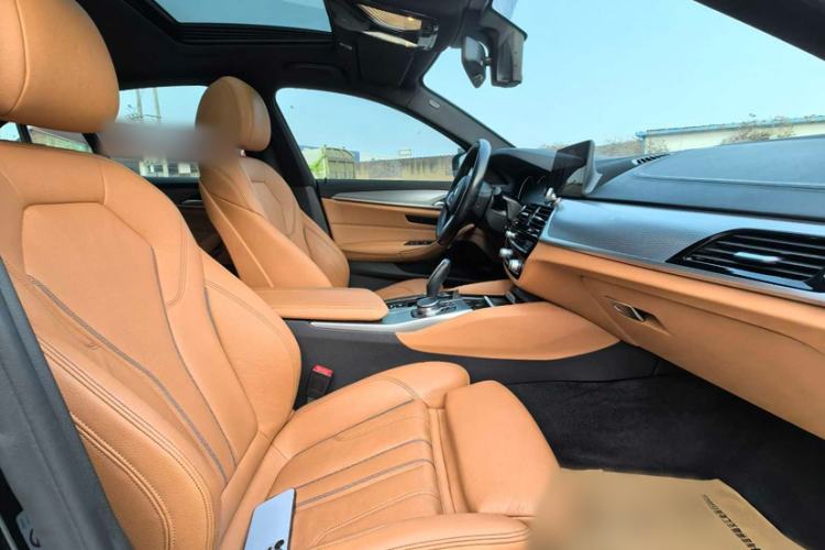 Used BMW 5 Series 2018 525i M Sport Package Interior 9