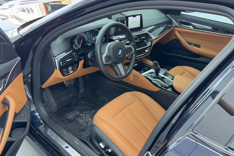Used BMW 5 Series 2018 Restyled 530Li Leading Edition M Sport Package Interior 9
