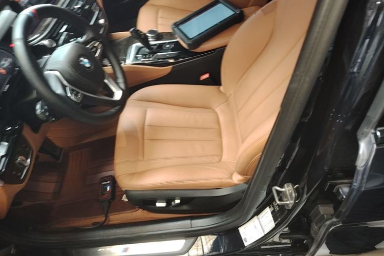 Used BMW 5 Series 2018 Restyled 530Li Leading Edition M Sport Package Left Front Seat
