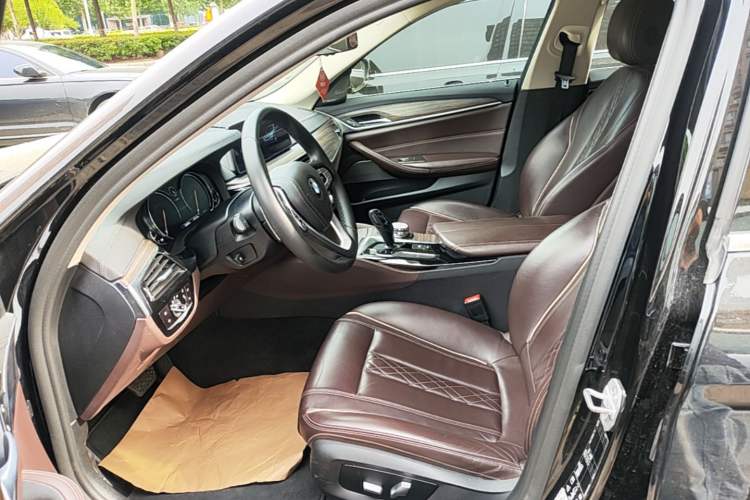 Used BMW 5 Series 2018 Facelifted 530Li xDrive Luxury Package Left Front Seat