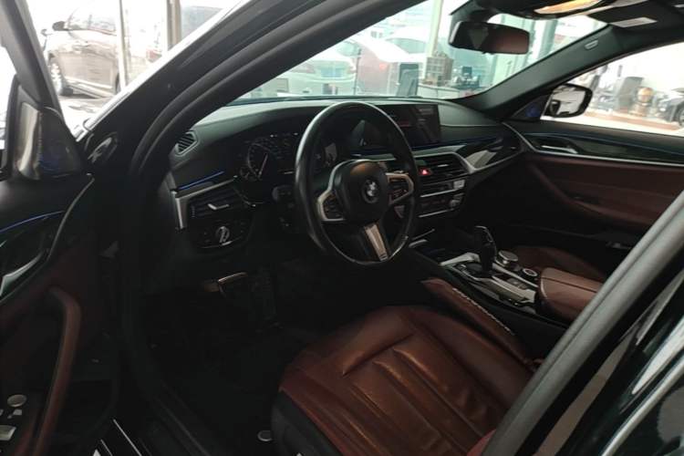Used BMW 5 Series 2018 530Li Leading Model M Sport Package Left Front Seat