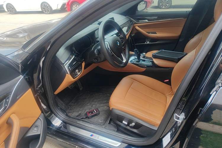 Used BMW 5 Series 2018 Restyled 530Li Leading Edition M Sport Package Left Front Seat