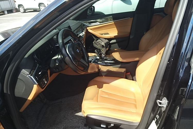 Used BMW 5 Series 2018 Restyled 530Li Leading Edition M Sport Package Left Front Seat