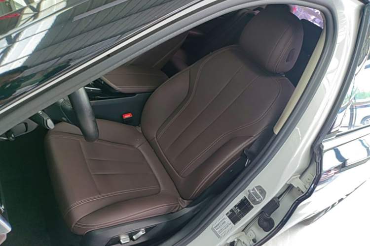 Used BMW 5 Series 2018 525Li Luxury Package Left Front Seat