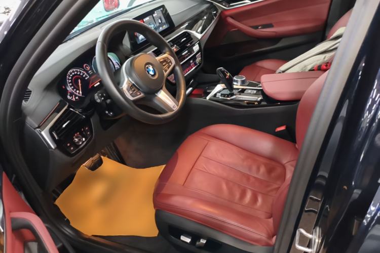 Used BMW 5 Series 2018 Restyled 530Li Luxury Edition M Sport Package Left Front Seat