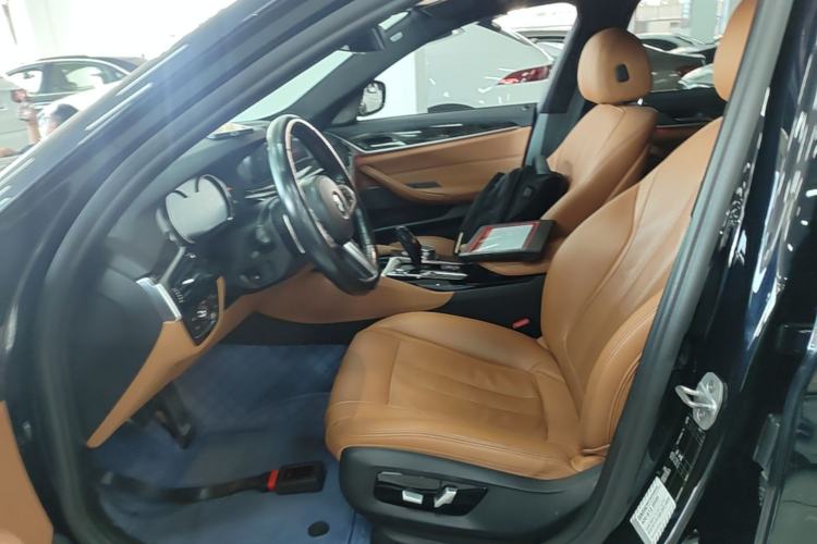 Used BMW 5 Series 2018 530Li Luxury Edition M Sport Package Left Front Seat