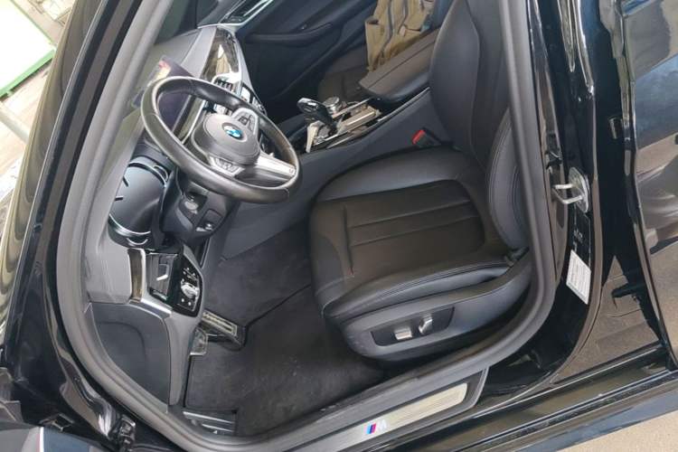 Used BMW 5 Series 2018 525Li M Sport Package Left Front Seat