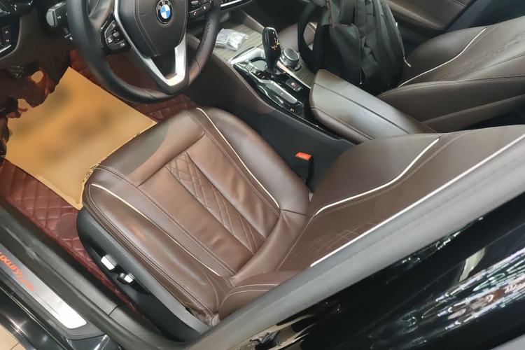Used BMW 5 Series 2018 Facelifted 530Li xDrive Luxury Package Left Front Seat