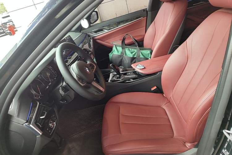 Used BMW 5 Series 2018 Restyled 530Li Leading Edition M Sport Package Left Front Seat