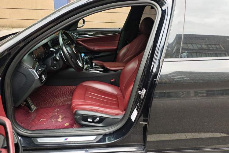 Used BMW 5 Series 2018 Restyled 530Li Leading Edition M Sport Package Left Front Seat