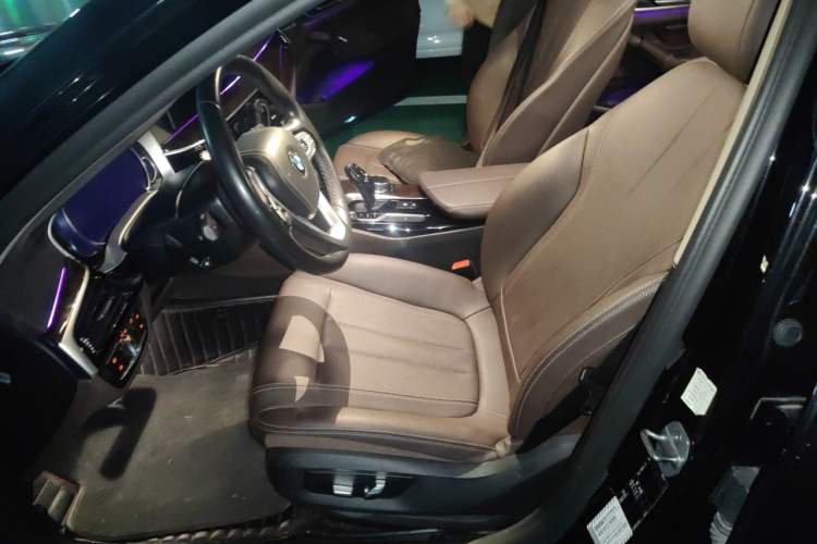 Used BMW 5 Series 2018 525Li Luxury Package Left Front Seat