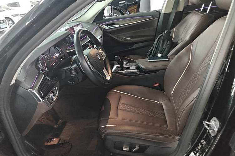 Used BMW 5 Series 2018 Facelifted 530Li xDrive Luxury Package Left Front Seat