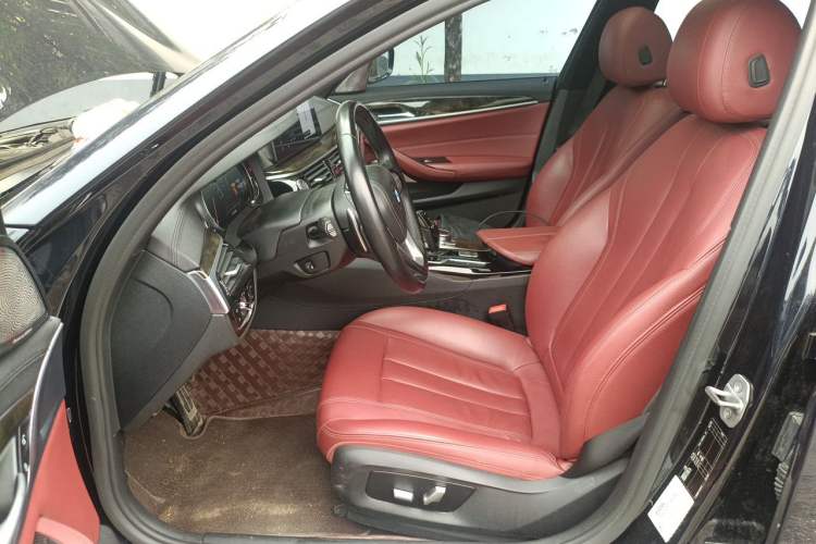 Used BMW 5 Series 2018 Restyled 530Li Leading Edition M Sport Package Left Front Seat