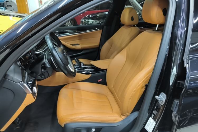 Used BMW 5 Series 2018 Restyled 530Li Leading Edition M Sport Package Left Front Seat