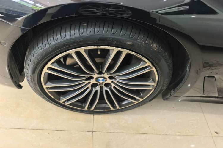 Used BMW 5 Series 2018 530Li Leading Model M Sport Package Left Front Wheel Hub