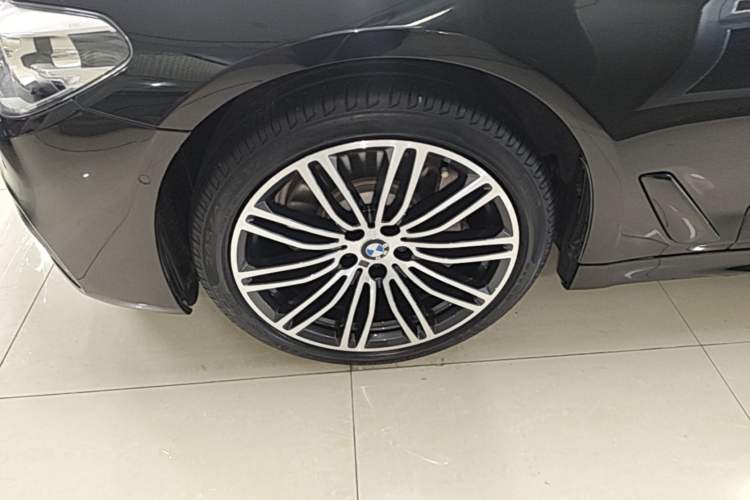 Used BMW 5 Series 2018 Facelifted 530Li xDrive M Sport Package Left Front Wheel Hub
