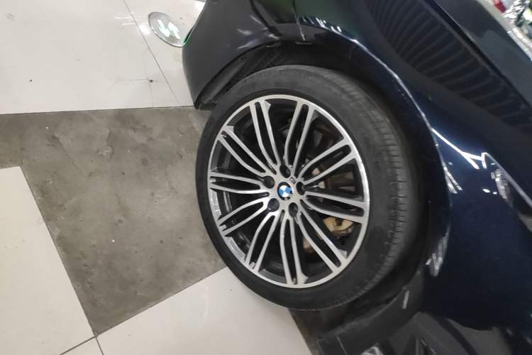Used BMW 5 Series 2018 530Li Leading Model M Sport Package Left Front Wheel Hub