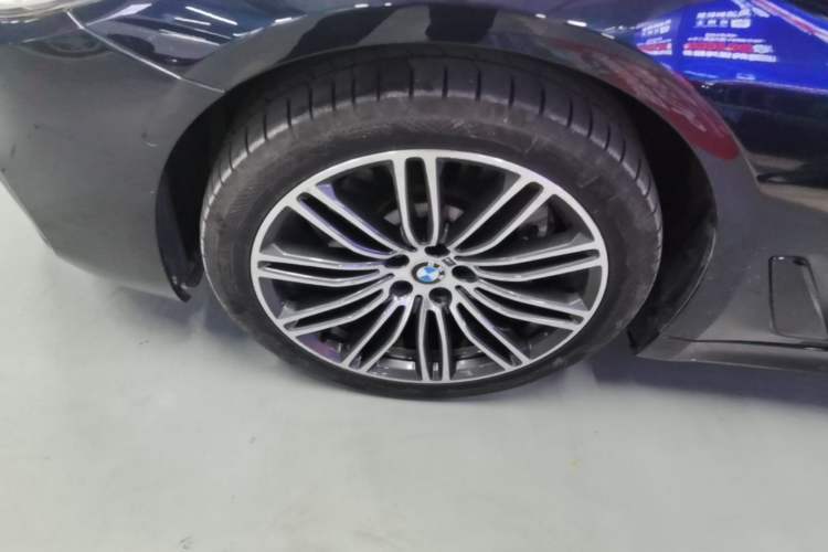 Used BMW 5 Series 2018 Restyled 530Li Leading Edition M Sport Package Left Front Wheel Hub