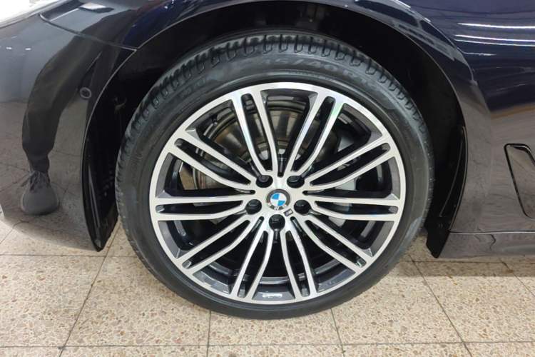 Used BMW 5 Series 2018 Restyled 530Li Luxury Edition M Sport Package Left Front Wheel Hub