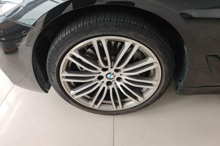Used BMW 5 Series 2018 530Li Leading Model M Sport Package Left Front Wheel Hub