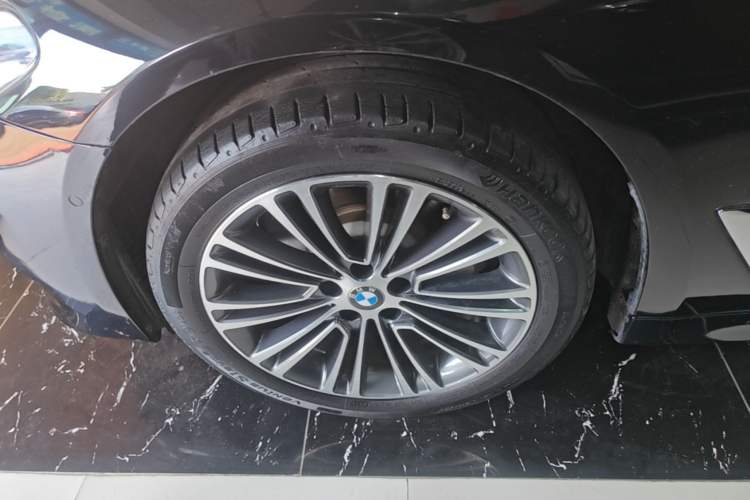 Used BMW 5 Series 2018 Facelifted 530Li Luxury Edition Premium Package Left Front Wheel Hub