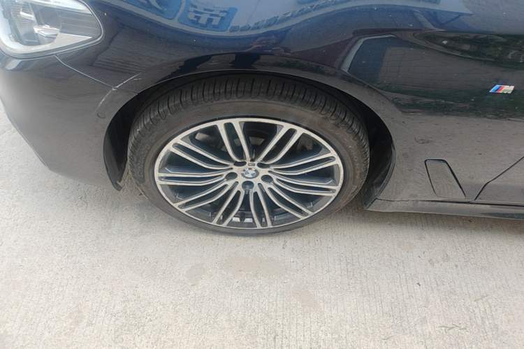 Used BMW 5 Series 2018 Restyled 530Li Leading Edition M Sport Package Left Front Wheel Hub