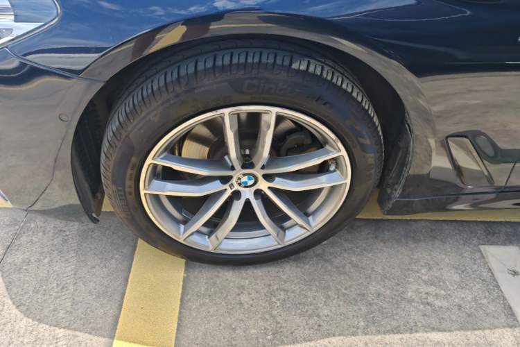 Used BMW 5 Series 2018 525Li M Sport Package Left Front Wheel Hub