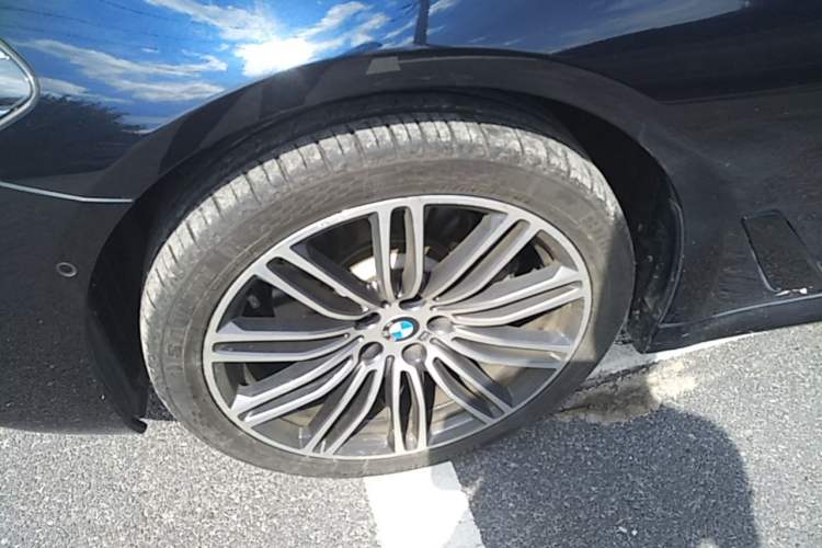 Used BMW 5 Series 2018 Restyled 530Li Leading Edition M Sport Package Left Front Wheel Hub