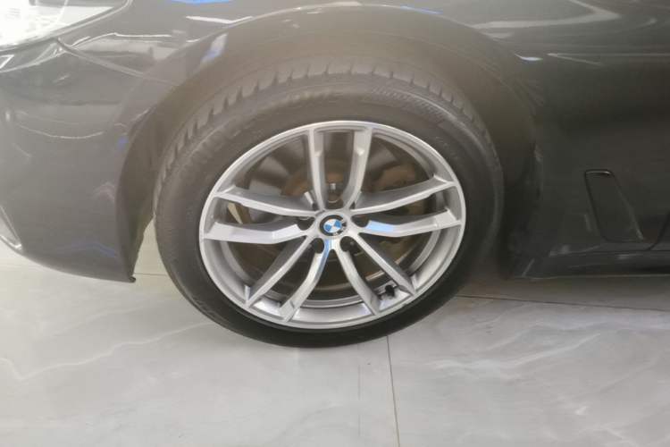 Used BMW 5 Series 2018 525Li M Sport Package Left Front Wheel Hub