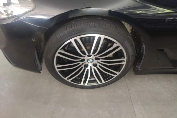 Used BMW 5 Series 2018 Restyled 530Li Leading Edition M Sport Package Left Front Wheel Hub