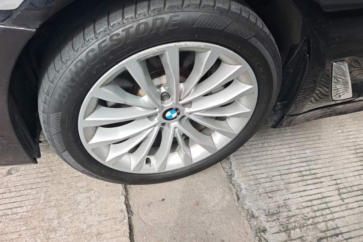 Used BMW 5 Series 2018 Revised Version 530Li Leading Edition Luxury Package Left Front Wheel Hub