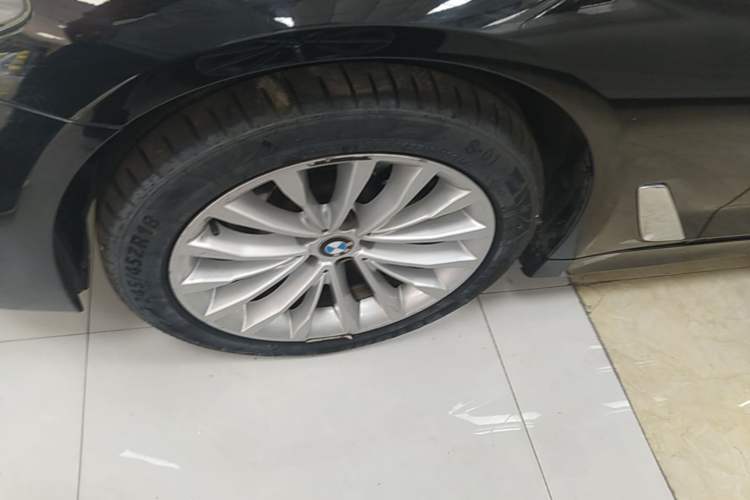 Used BMW 5 Series 2018 525Li Luxury Package Left Front Wheel Hub
