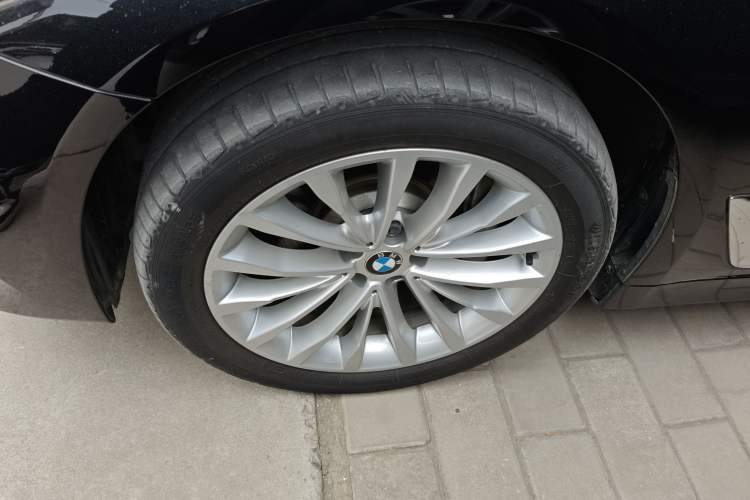 Used BMW 5 Series 2018 530Li xDrive Luxury Package Left Front Wheel Hub