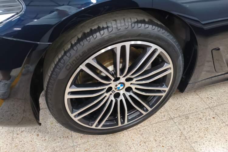 Used BMW 5 Series 2018 Restyled 530Li Luxury Edition M Sport Package Left Front Wheel Hub